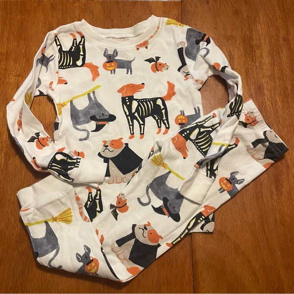 Carter's Kids Pajama Set - White with Orange and Black  Halloween Dog Print 5T - Picture 1 of 4